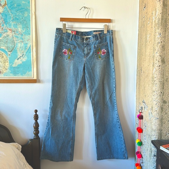 Guess Jeans! - Picture 2 of 5